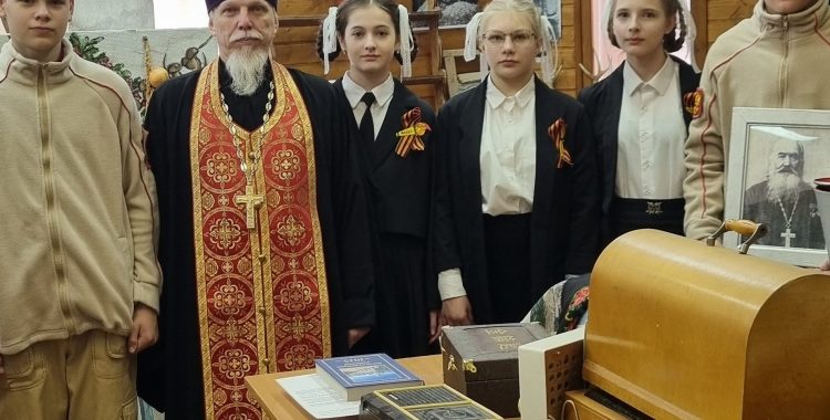 Подготовка празднования Дня Победы в школе поселка Быково